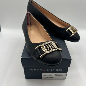 Tommy Hilfiger Womens Gallyne Flats,Black Faux Leather,Buckle Detail,SZ: 6 M